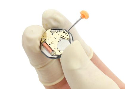 Bao ngón tay cao su để làm gì? Đeo bao ngón cao su để giúp người lao động dễ dàng thao tác với linh kiện nhỏ