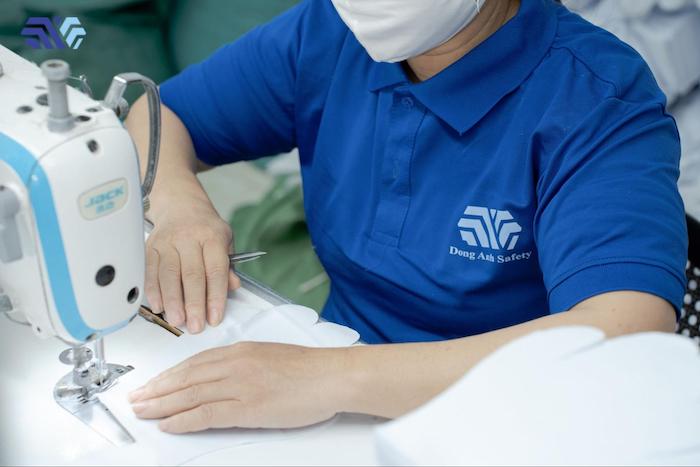 Xclean kết hợp sản xuất và phân phối các loại găng tay bảo hộ quy mô lớn và là đối tác của nhiều công ty lớn như Samsung, Hitachi,...