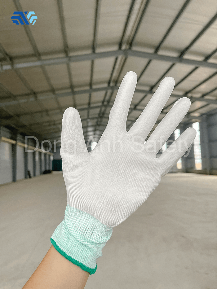 Ưu điểm nổi bật nhất của của găng tay PU phủ bàn là chống ma sát, chống tĩnh điện và chống mài mòn