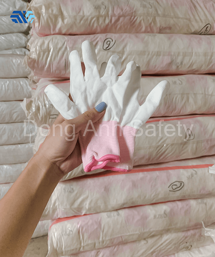 Găng tay PU phủ bàn nên được bảo quản đúng cách nếu muốn sử dụng bền lâu