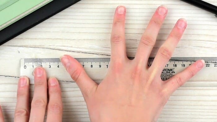 Lựa chọn size găng tay phù hợp để đảm bảo thoải mái trong quá trình sử dụng (Nguồn ảnh: Sưu tầm)