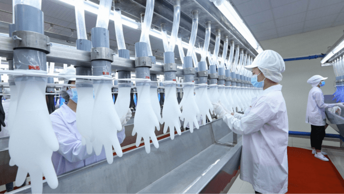 Trong quá trình sản xuất, nhà máy cần đảm bảo môi trường sản xuất vô khuẩn, nguồn nguyên liệu an toàn, cấu tạo và kích thước khuôn phù hợp