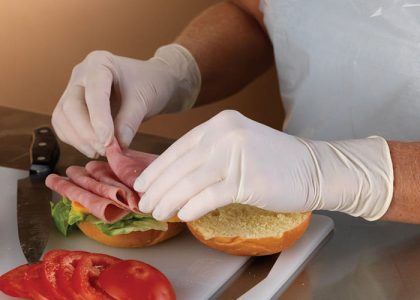 Chọn mua găng tay Nitrile thực phẩm tại địa chỉ uy tín để đảm bảo chất lượng (Nguồn ảnh: Sưu tầm) 