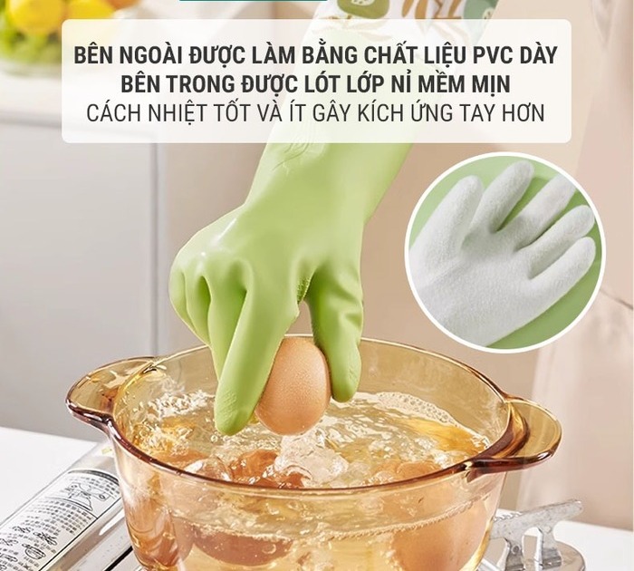 Chất liệu cao su PVC dày và lớp lót nỉ mềm mại giúp găng tay cách nhiệt tốt và ít gây kích ứng