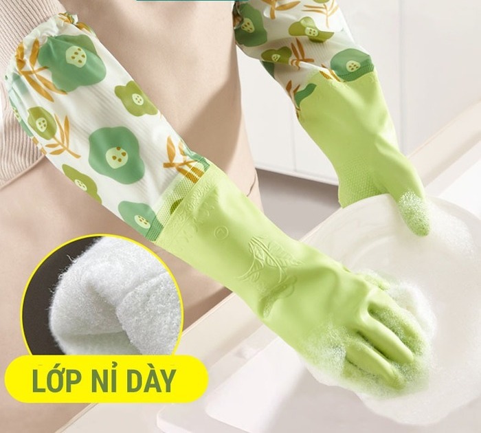 Hình ảnh cận chất lớp lót nỉ siêu dày dặn và mềm mại của găng tay cao su xanh lá hoạ tiết hoa
