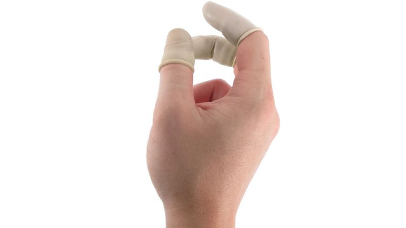 Tầm quan trọng của việc sử dụng bao ngón tay trong lắp ráp điện tử - 1