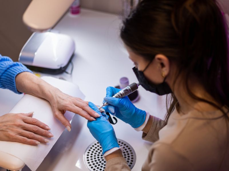 Tiệm Nail có cần dùng găng tay y tế? Lời khuyên từ chuyên gia - Hình 1