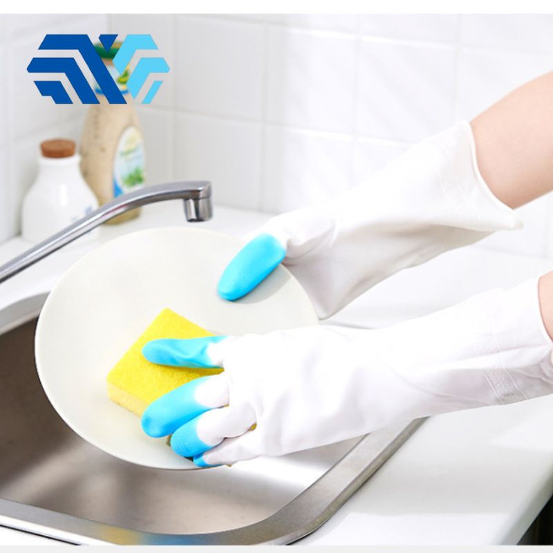 Sử dụng găng tay khi làm việc nhà